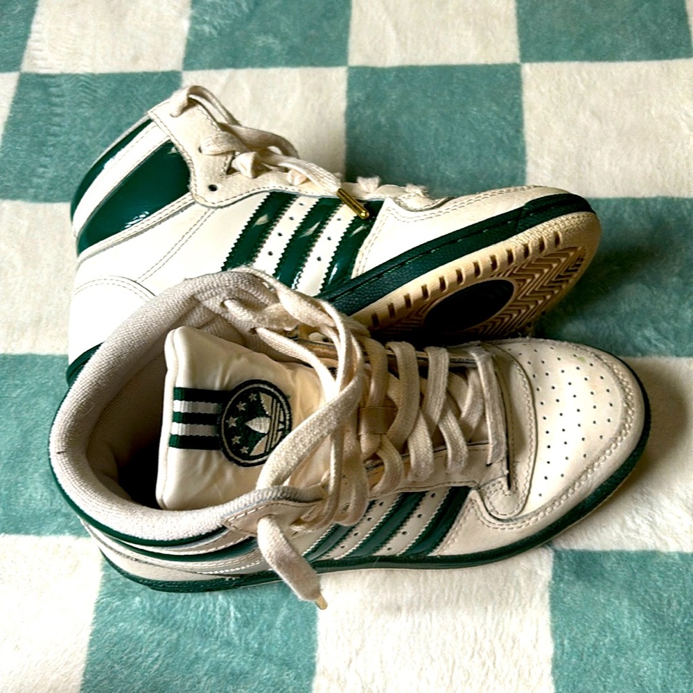 Youth adidas high tops, emerald green, lightly used. See photos for condition. - Picture 1 of 5